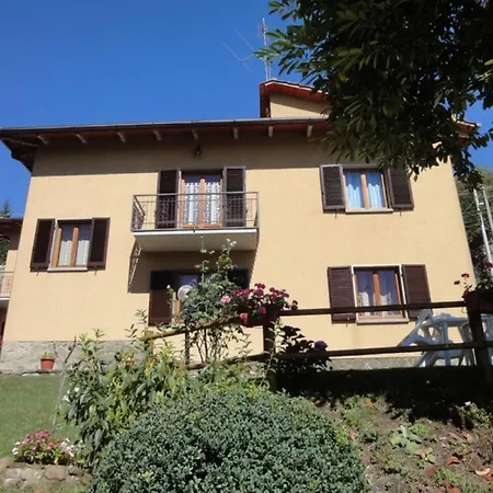 Holiday home Pretty With Private Garden, Redortiers