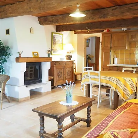 Pretty With Private Garden, Holiday home