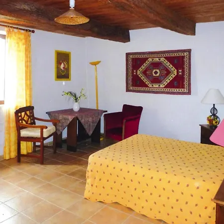 Holiday home Pretty With Private Garden,